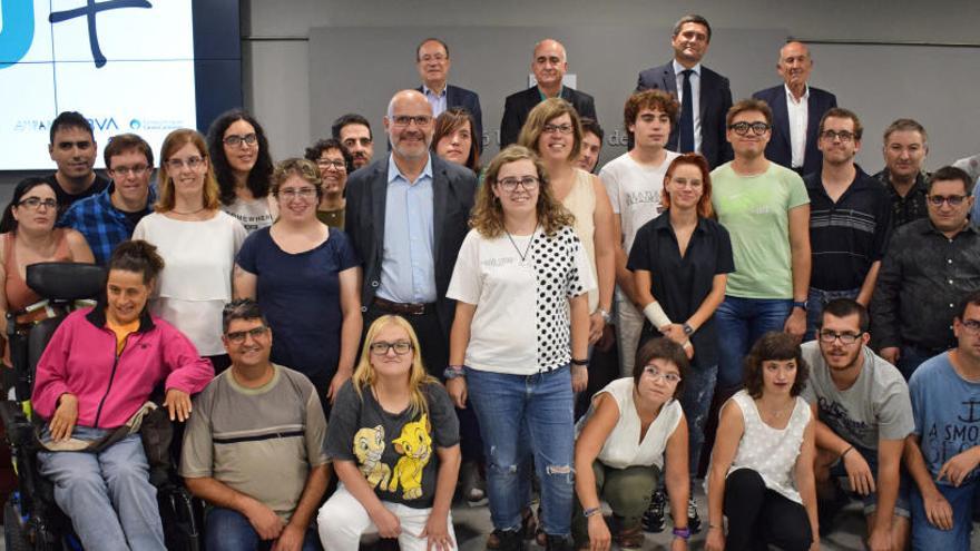 La Fundació Antigues Caixes Catalanes i BBVA lliuren les beques als 38 estudiants del programa UniversiMÉS
