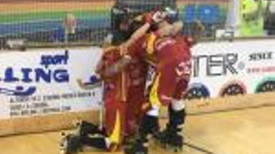 Els jugadors de la selecció espanyola celebrant un gol, anit a Riazor.