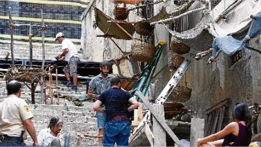 Un cavall pujarà i baixarà les escales de la Catedral en el rodatge de «Joc de trons»