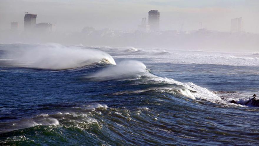 Las olas llegan con fuerza al litoral grancanario