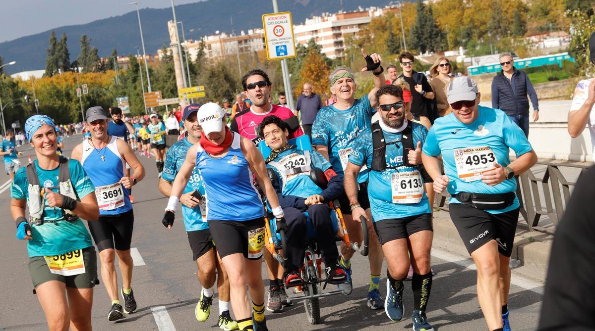 Un grupo de participantes en la pasada edición de la Media Maratón de Córdoba