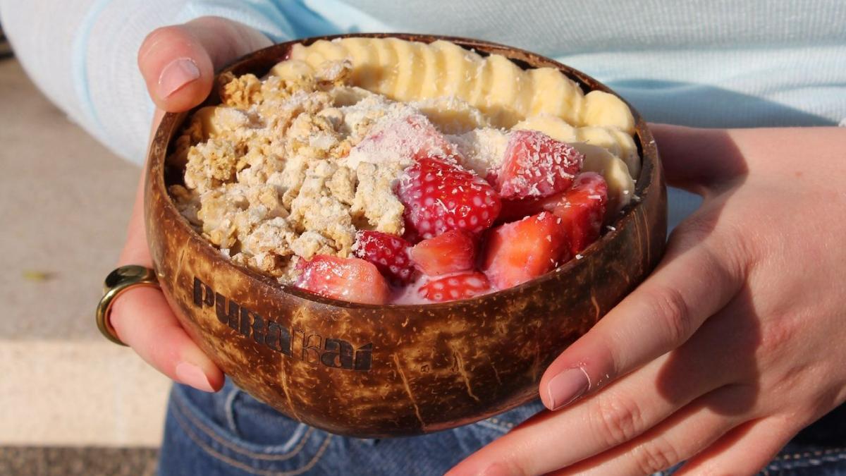 En Purakaí, el açaí se sirve en bowls con toppings y un discurso de ‘menos azúcar, más natural.