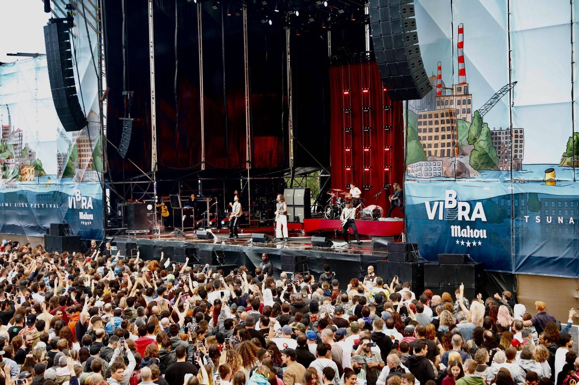 EN IMÁGENES: Gran éxito del Tsunami con "Bad Religion" como gran gancho