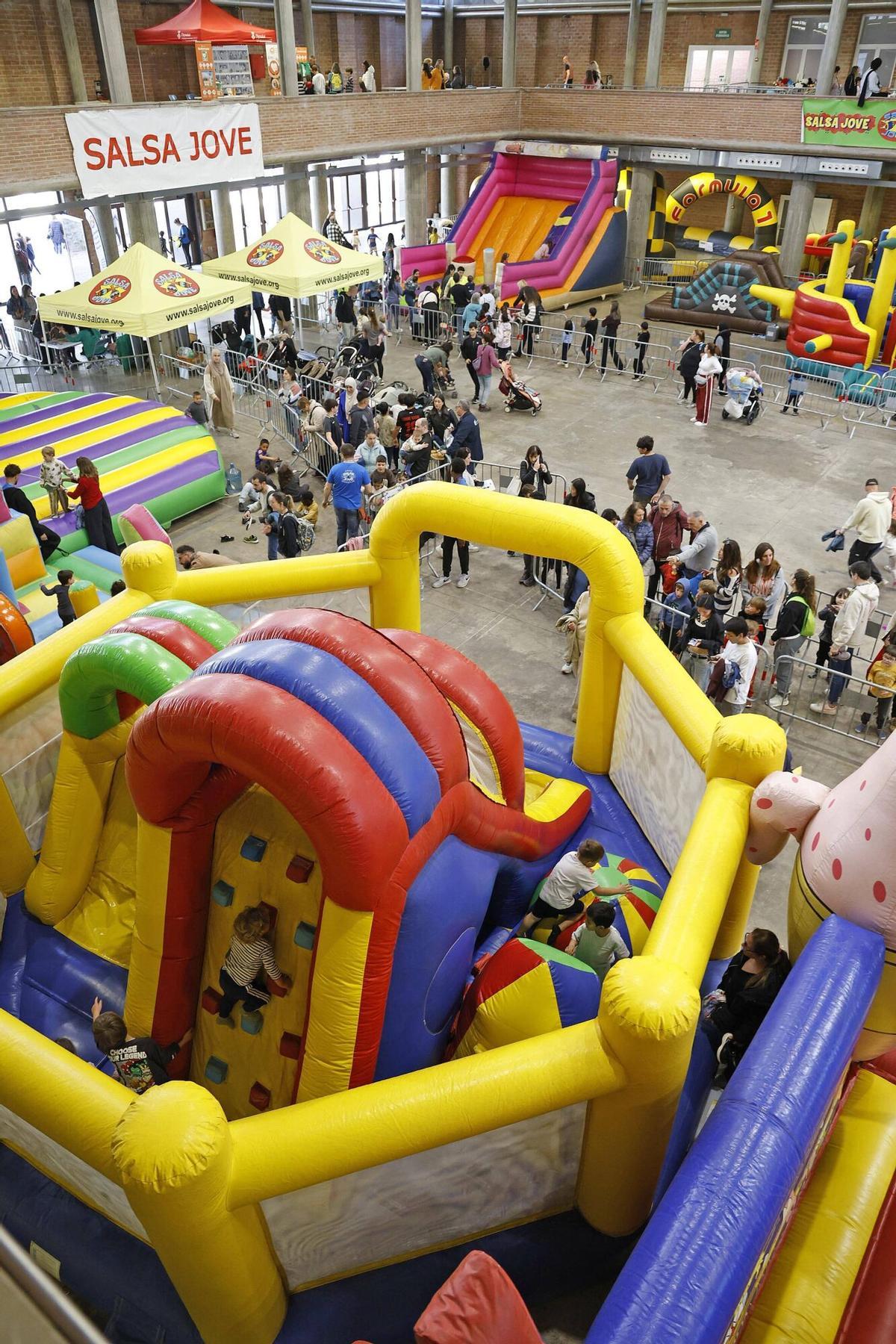Girona. Palau Firal. Segona edicio de La Mona 2026. El parc infantil de Setmana Santa.