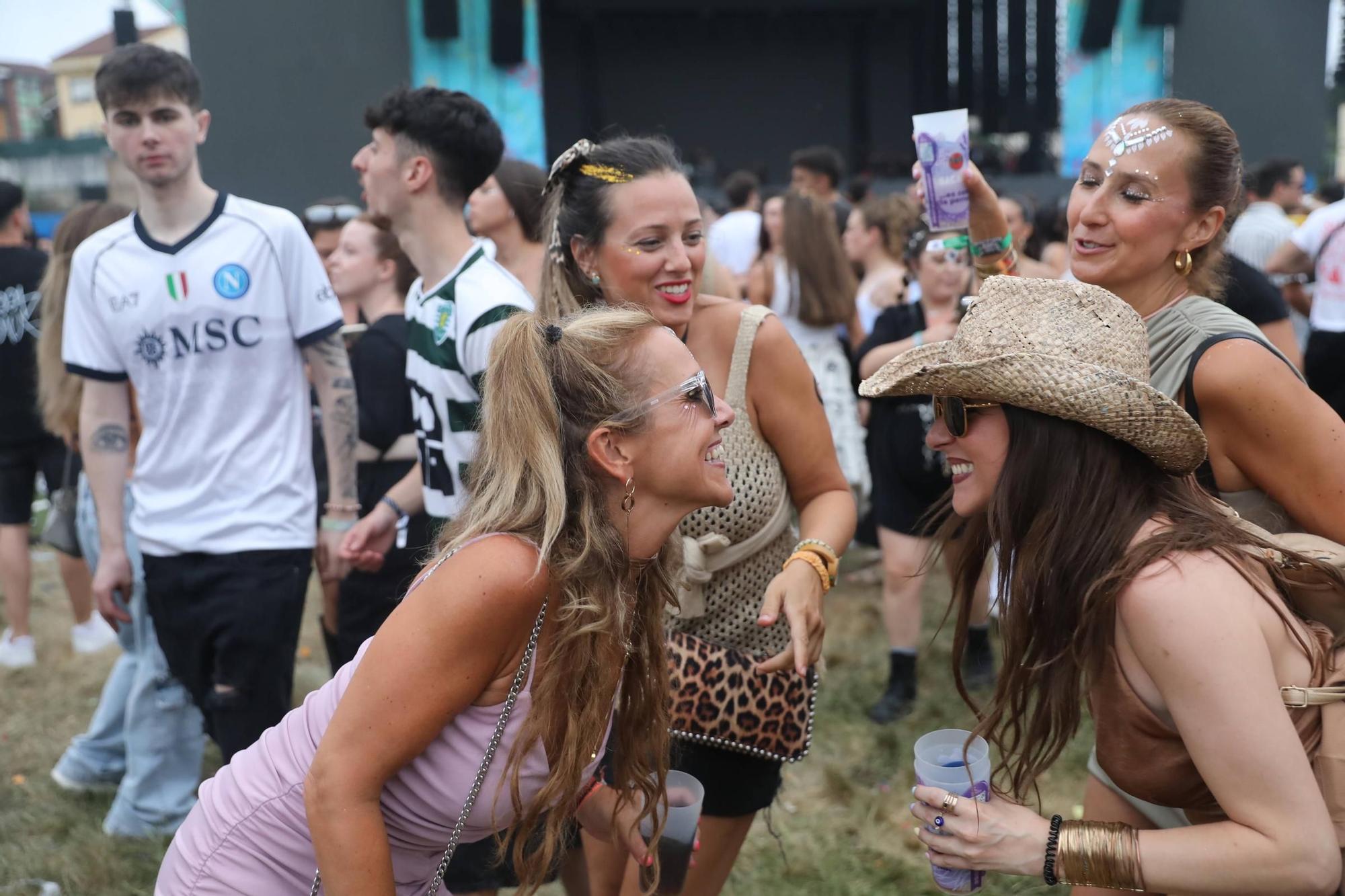 En imagenes | Segunga jornada del Reggaeton Beach de Avilés