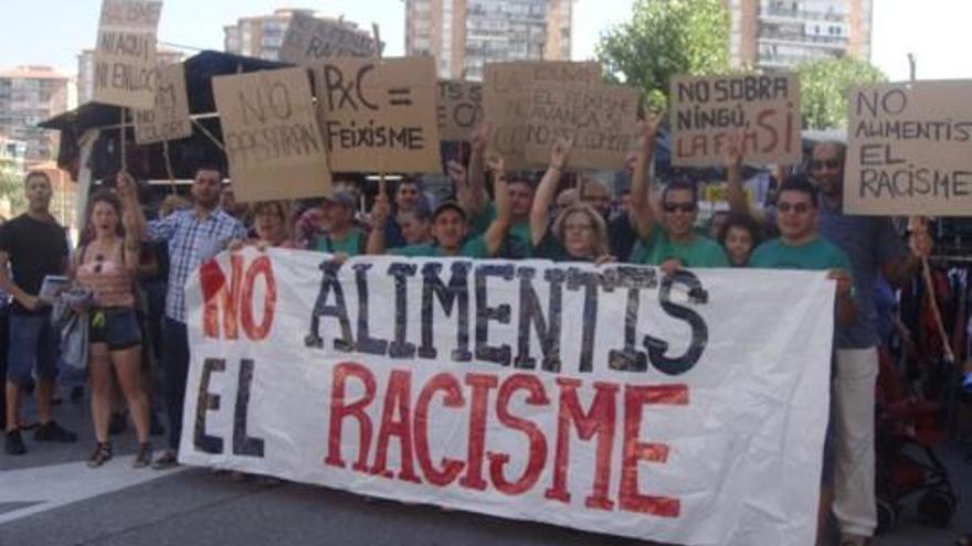 La protesta social frustra l&#039;acapte racista de PxC a la Font