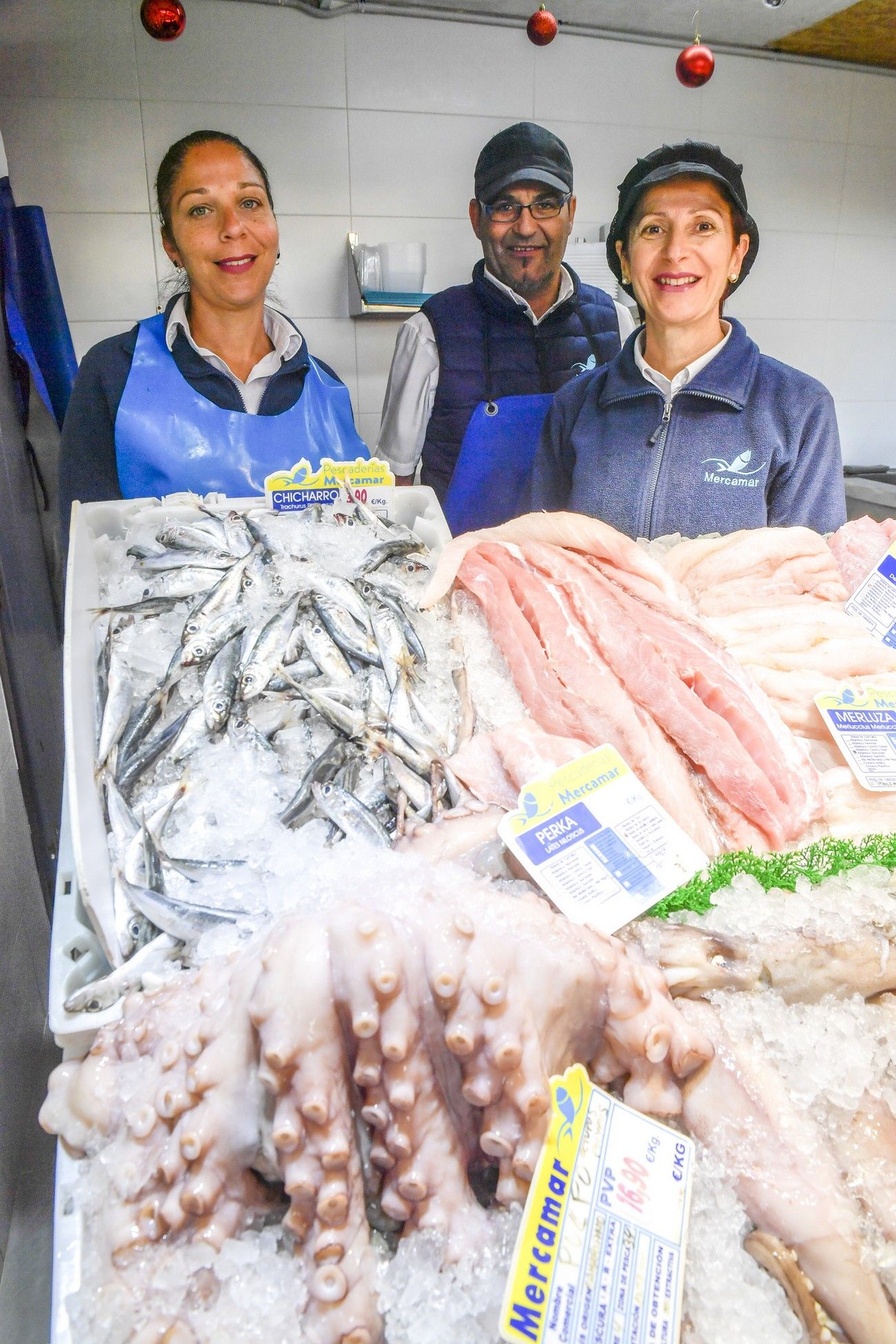 Compras para la cena de Navidad en el Mercado Municipal de Telde