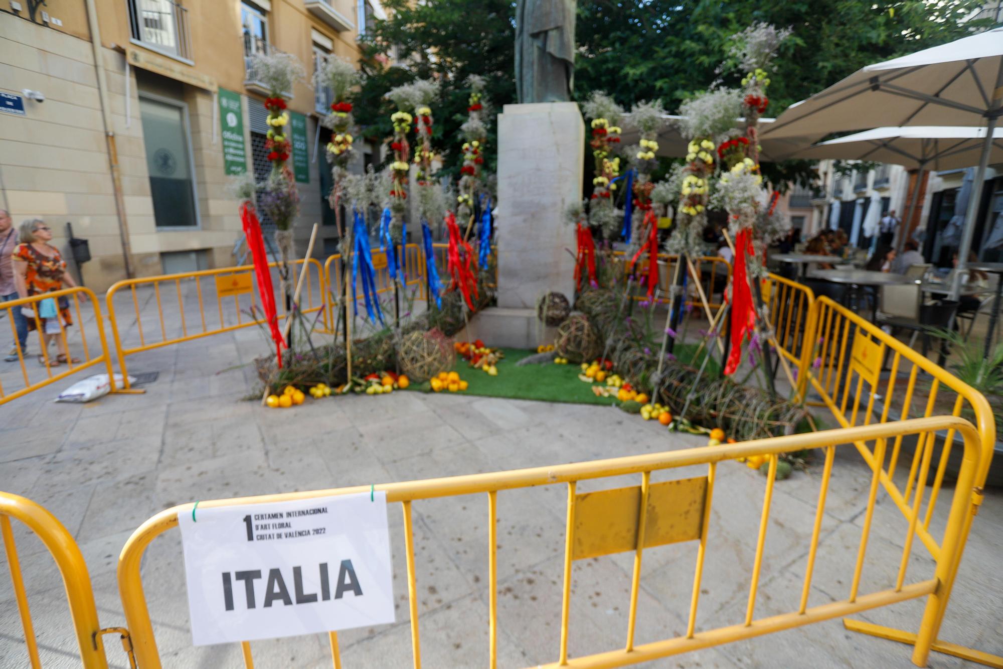 Sábado de Corpus: ambiente en la plaza, balcones y adornos florales