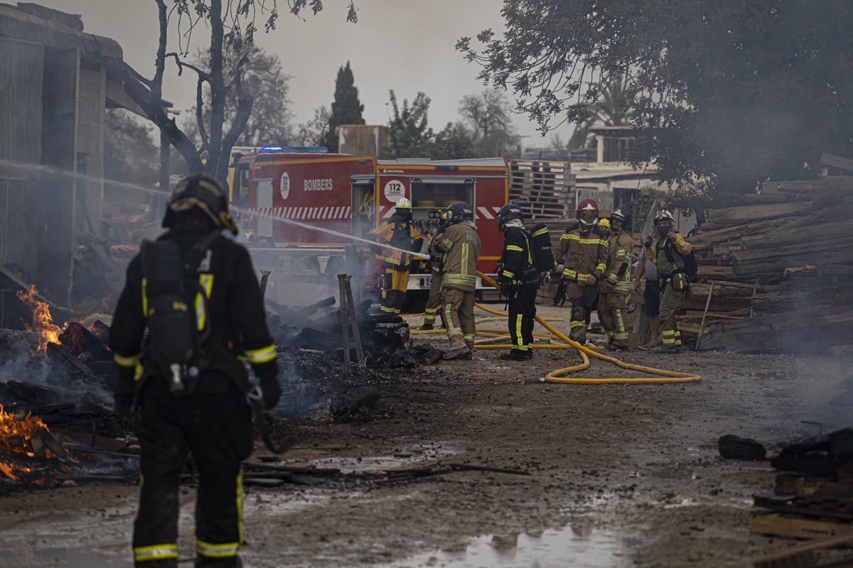 Incendio en una nave en Ibiza