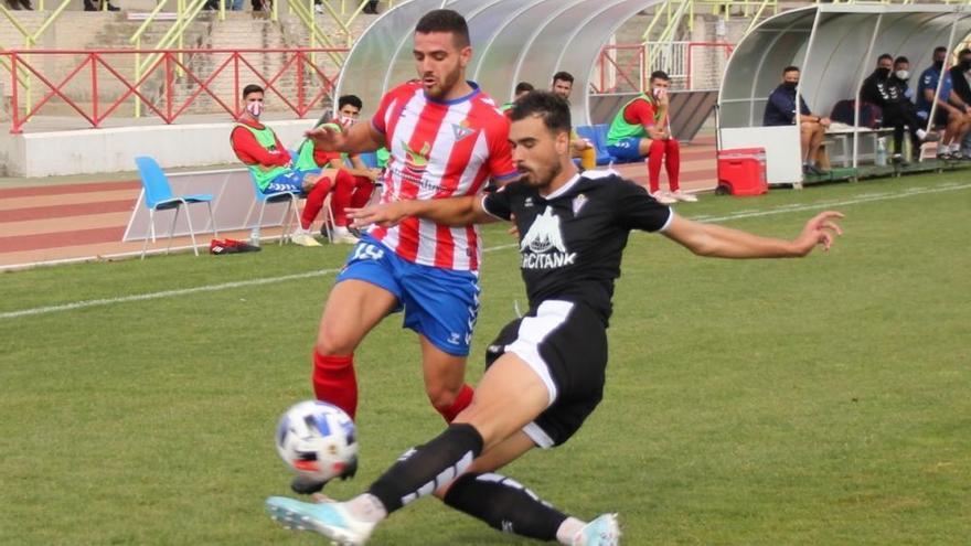 El Don Benito piensa en remontar el vuelo ante un Melilla que llega herido