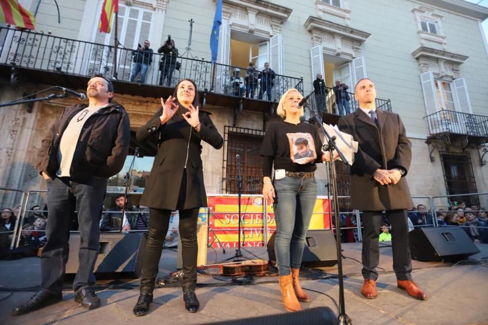 Miles de personas protestan en Orihuela contra la Ley de Plurilingüismo