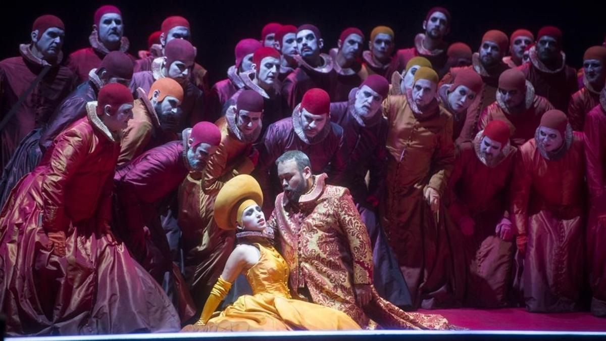 Una escena del 'Rigoletto' de Carlos Álvarez, en el Liceu.