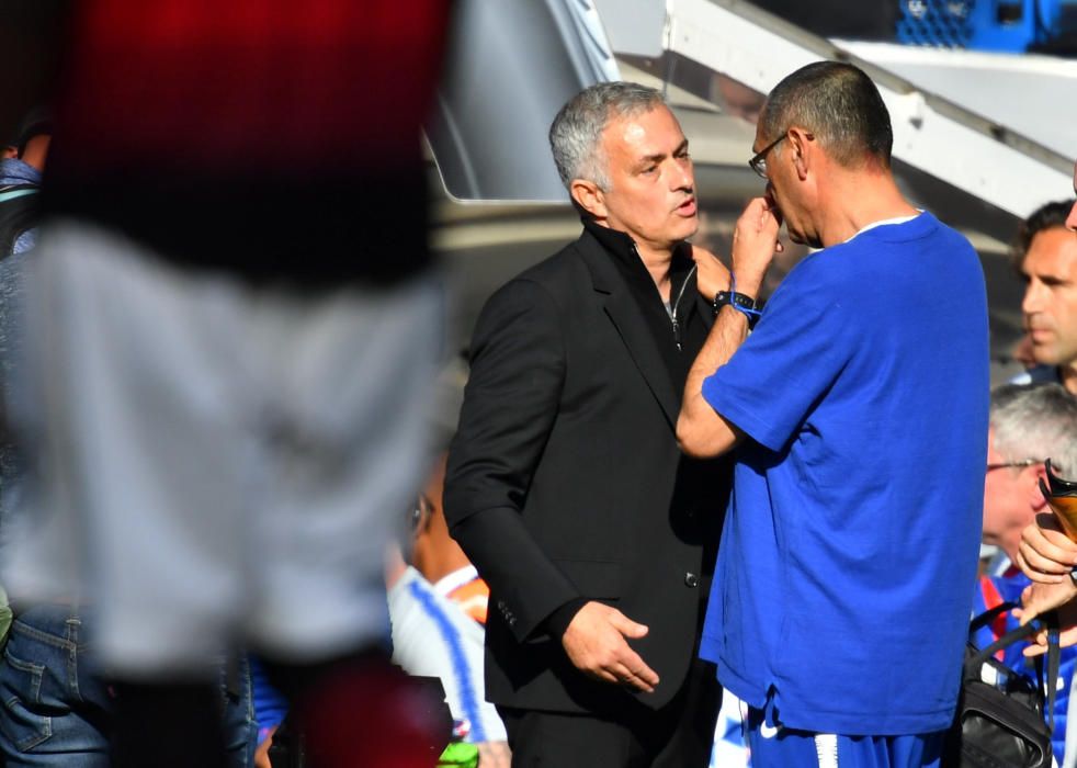 Mourinho se vuelve loco y es frenado por seguridad