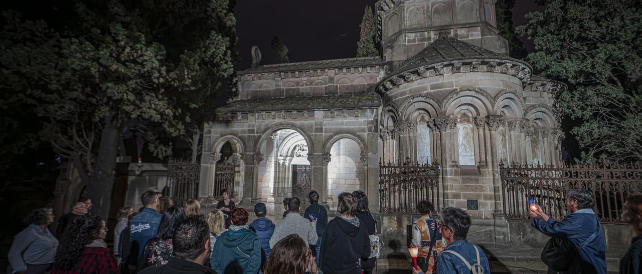 Ruta nocturna por el Cementerio de Montjuïc