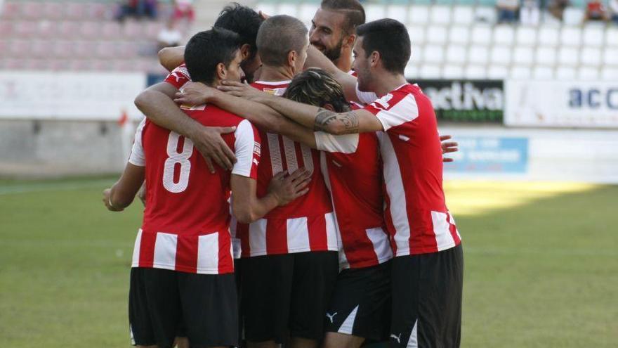 Los jugadores del Zamora CF celebran la victoria