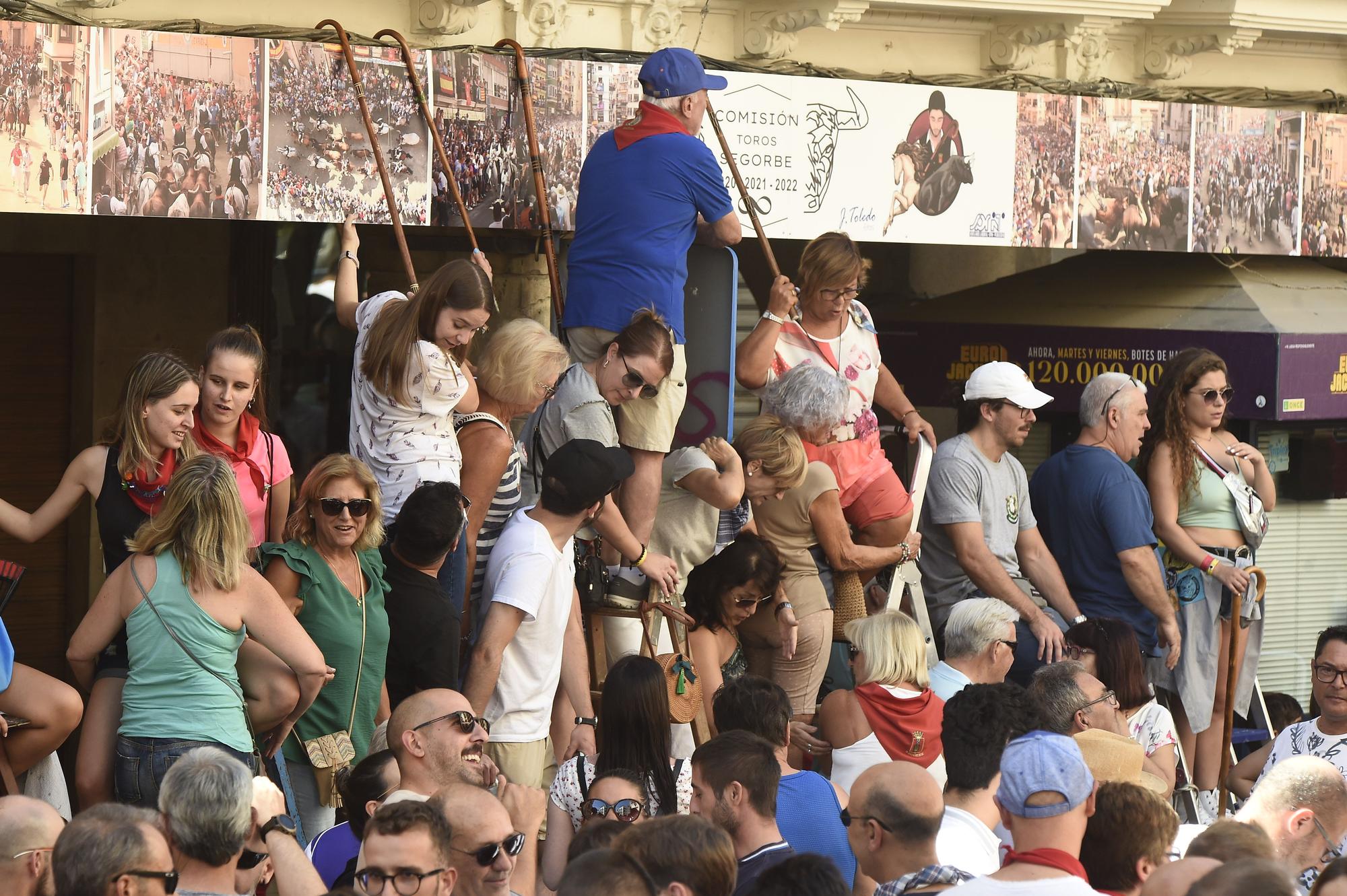 Fotos de ambiente y de la segunda Entrada de Toros y Caballos de Segorbe