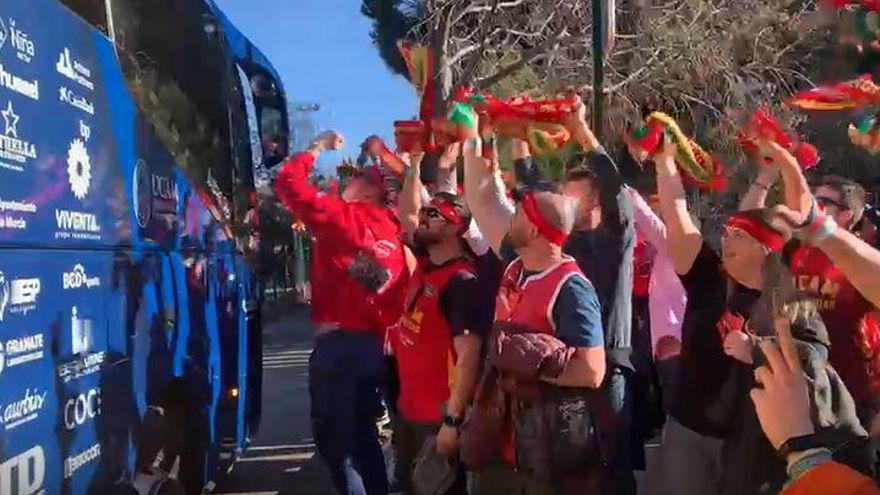 El UCAM Murcia llega al partido entre vítores de la afición