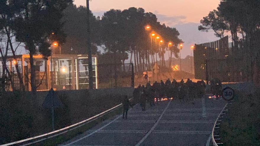 Las barricadas de los sindicatos obligan a confinar a los presos en sus celdas en seis cárceles catalanas