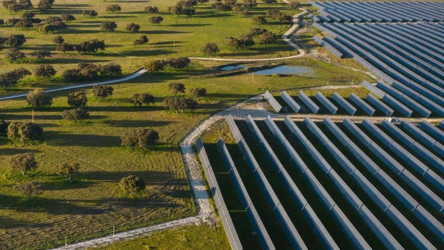 Planta solar a Càceres en una fotografia d’arxiu. | EUROPA PRESS