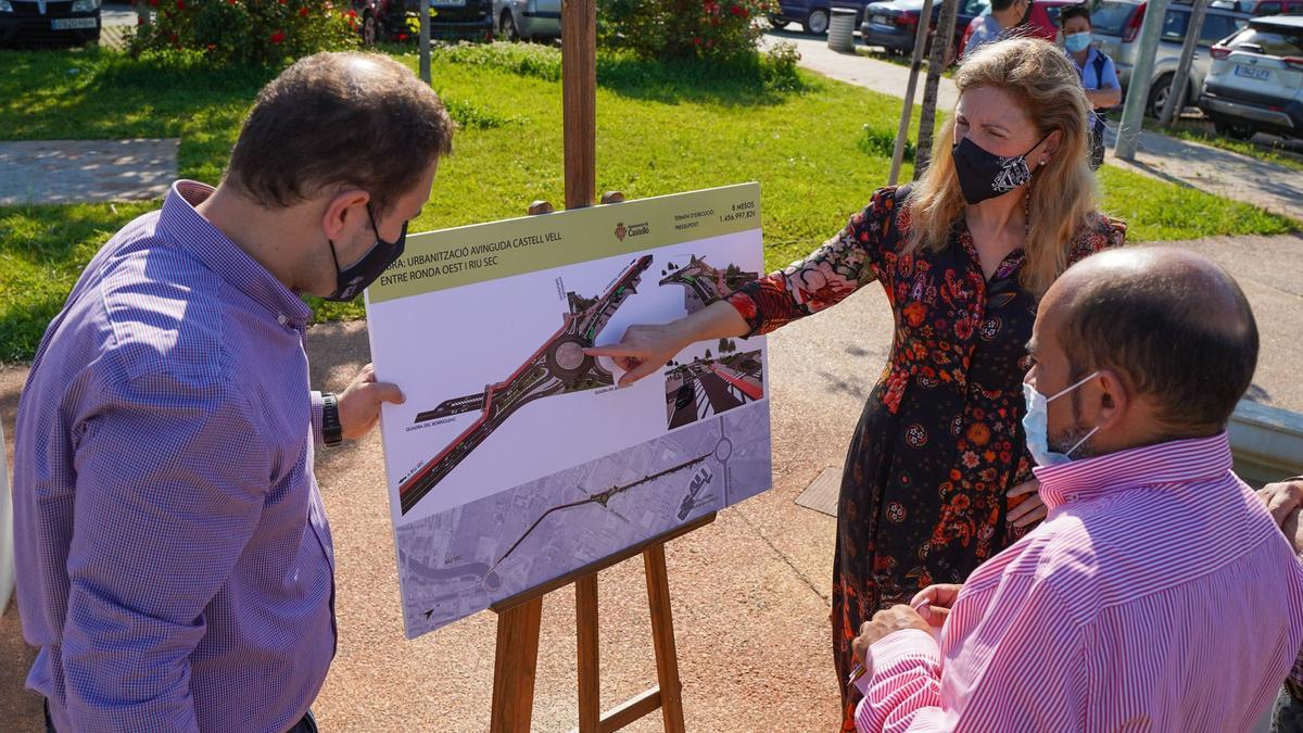 La alcaldesa Amparo Marco y el concejal López en la presentación del proyecto de remodelación de la avenida Castell Vell.