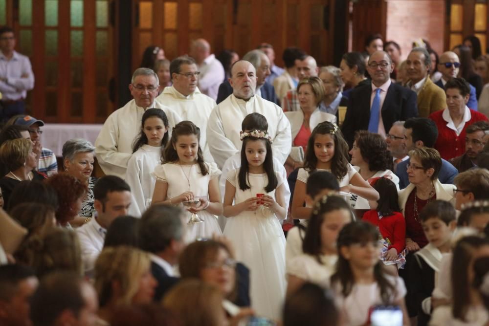 Comuniones en la Iglesia de La Luz, en Avilés