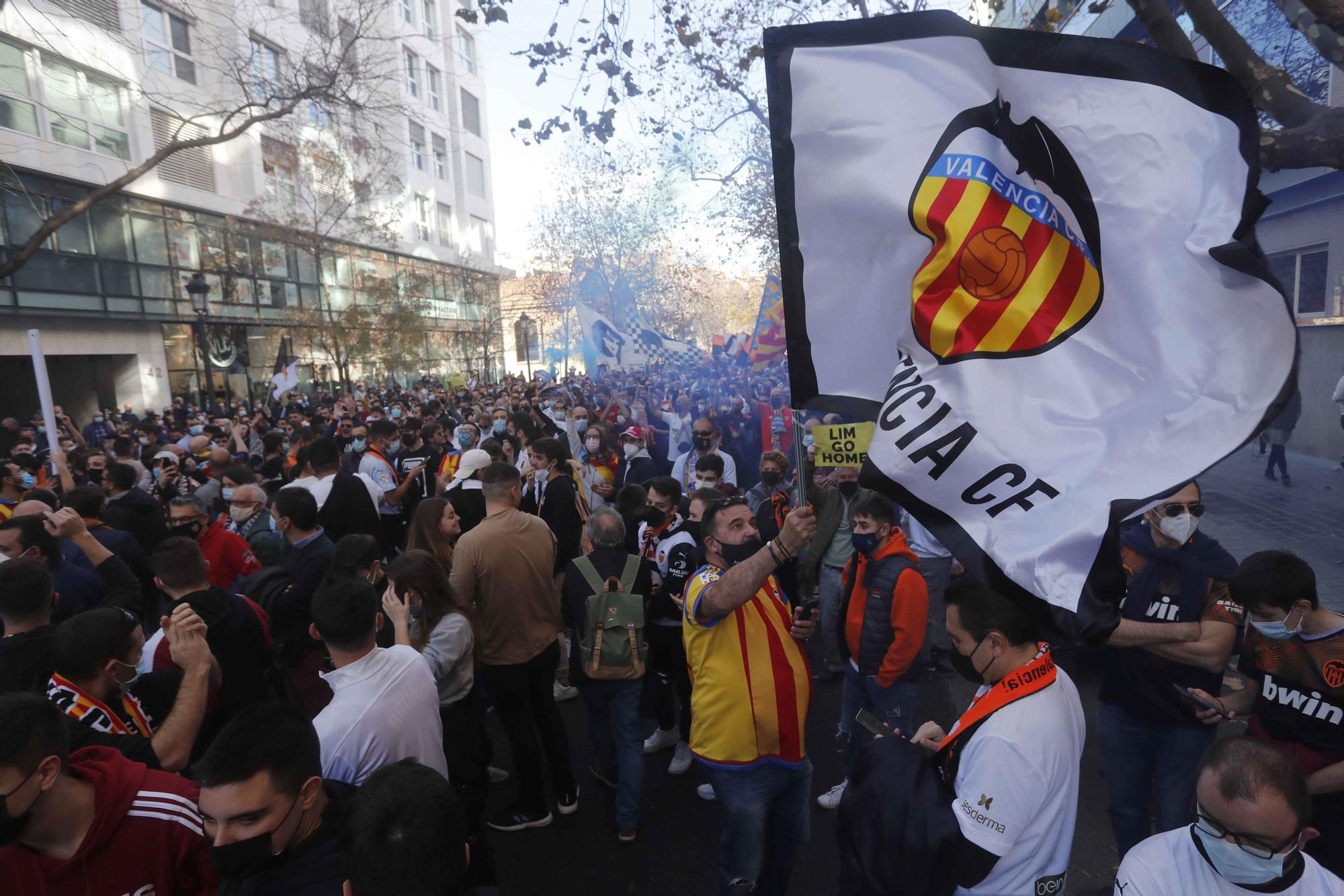 Manifestación contra Peter Lim