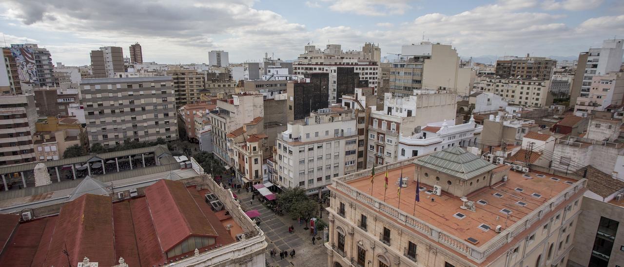 Imagen del centro de Castelló con el edificio noble del Ayuntamiento de Castelló.