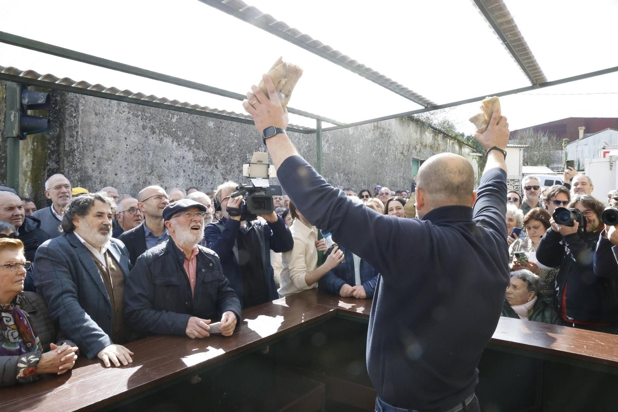 Broche de oro en San Lázaro con la subasta de las uñas