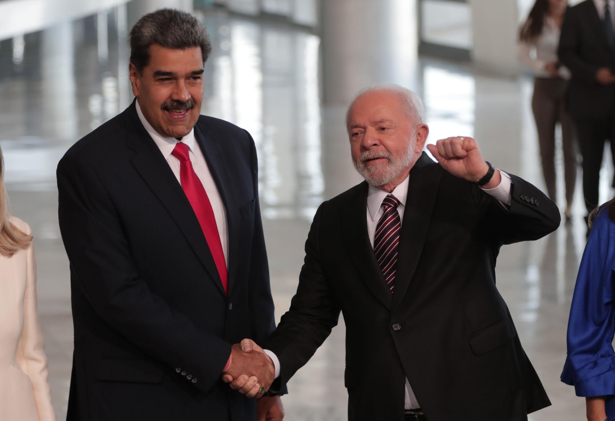 Lula da Silva recibe en Brasilia a su homólogo venezolano, Nicolás Maduro, este lunes.