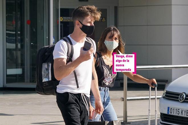 Aitana y Miguel Bernardeau llegando a Ibiza de vacaciones