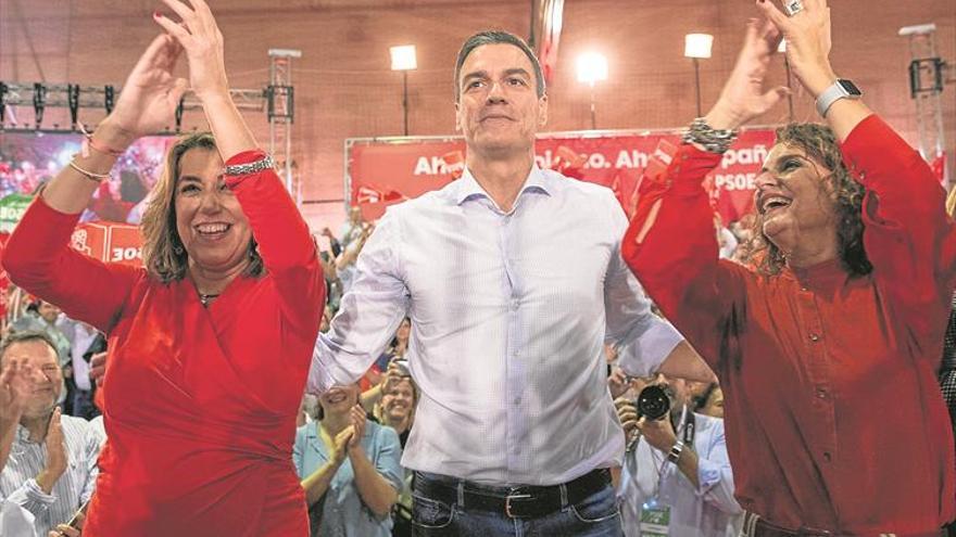 Sánchez, frente al espejo de abril