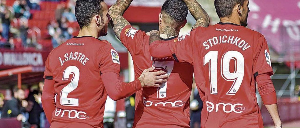 Sastre y Stoichkov secundan a Aridai, autor del primer gol del Mallorca al AlcorcÃ³n en el minuto uno.