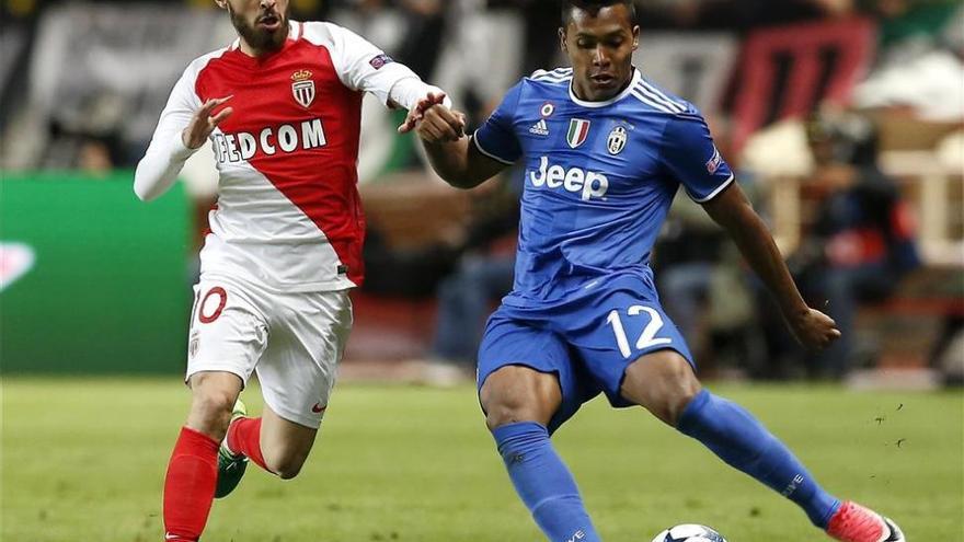 Higuaín y Dani Alves allanan el camino a Cardiff de la Juventus (0-2)