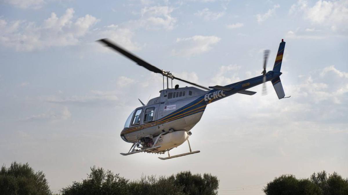 Helicóptero utilizado para fumigar en Castelló.