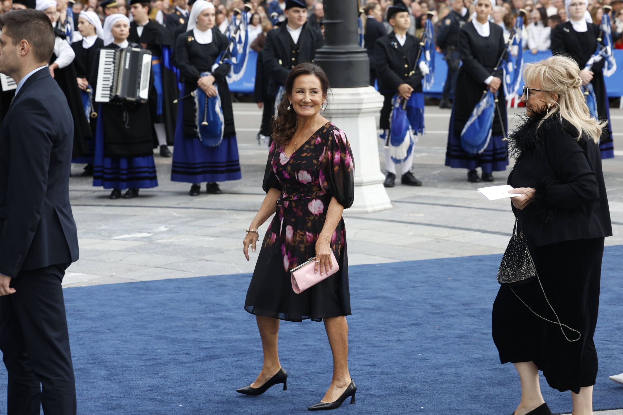  Así fue la llegada de los invitados a los premios "Princesa de Asturias" y su paso por la alfombra azul