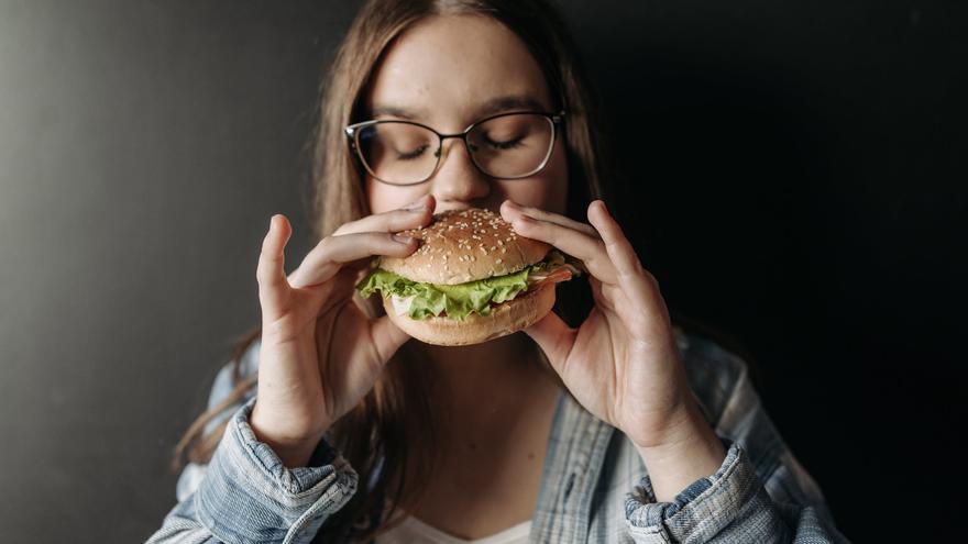 El hambre emocional y los pasos que tienes que dar para evitar los atracones