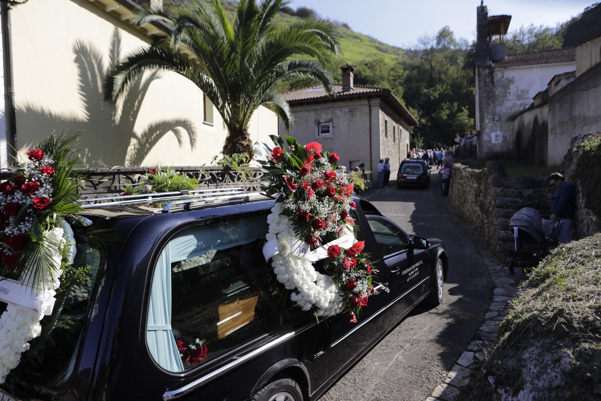 En imágenes: funeral por Juanjo Fernández, fallecido tras chocar con un "kamikaze"