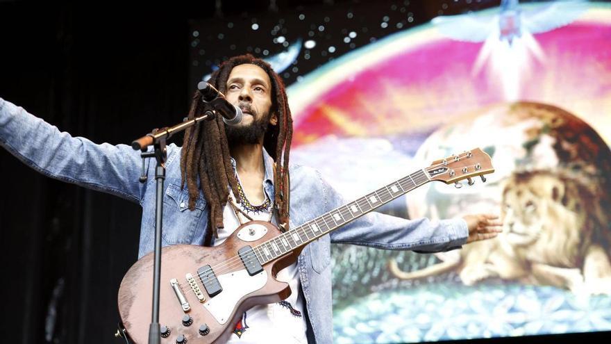 Julian Marley and The Uprising convierten la Quintana en un oasis de buena vibra en las Fiestas del Apóstol