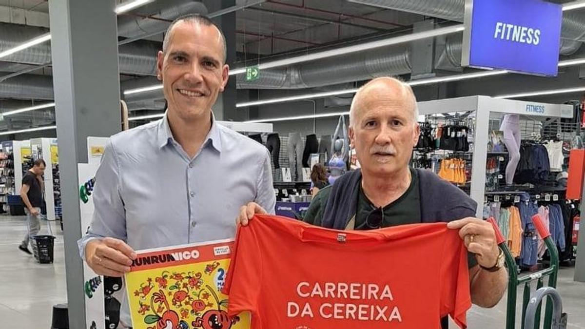 Abeijón (i.), con una camiseta de la prueba.