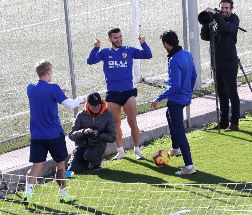 Gayà pide el VAR... en el entrenamiento del Valencia CF