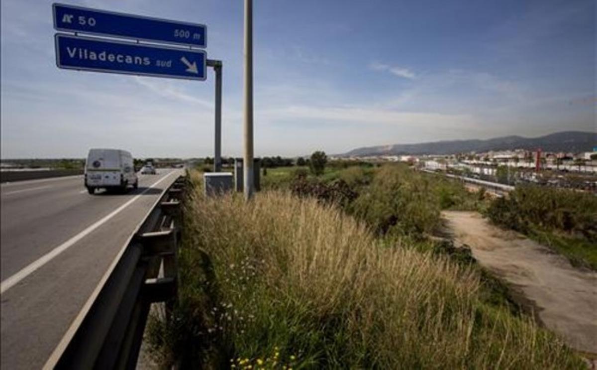Sortida Viladecans sud de la C-32 tallada per les obres del nou pont d’accés al futur ’outlet’. Sortida Viladecans sud de la C-32 tallada per les obres del nou pont d’accés al futur ’outlet’.