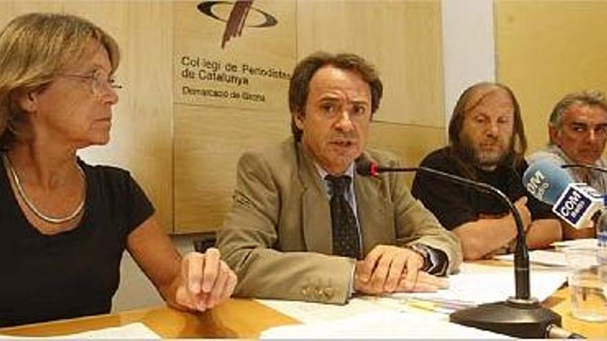 D&#039;esquerra a dreta, Catherine Perelló, Eduard de Ribot, Ignasi Batet i Narcís Jordi Poch, en la roda de premsa.