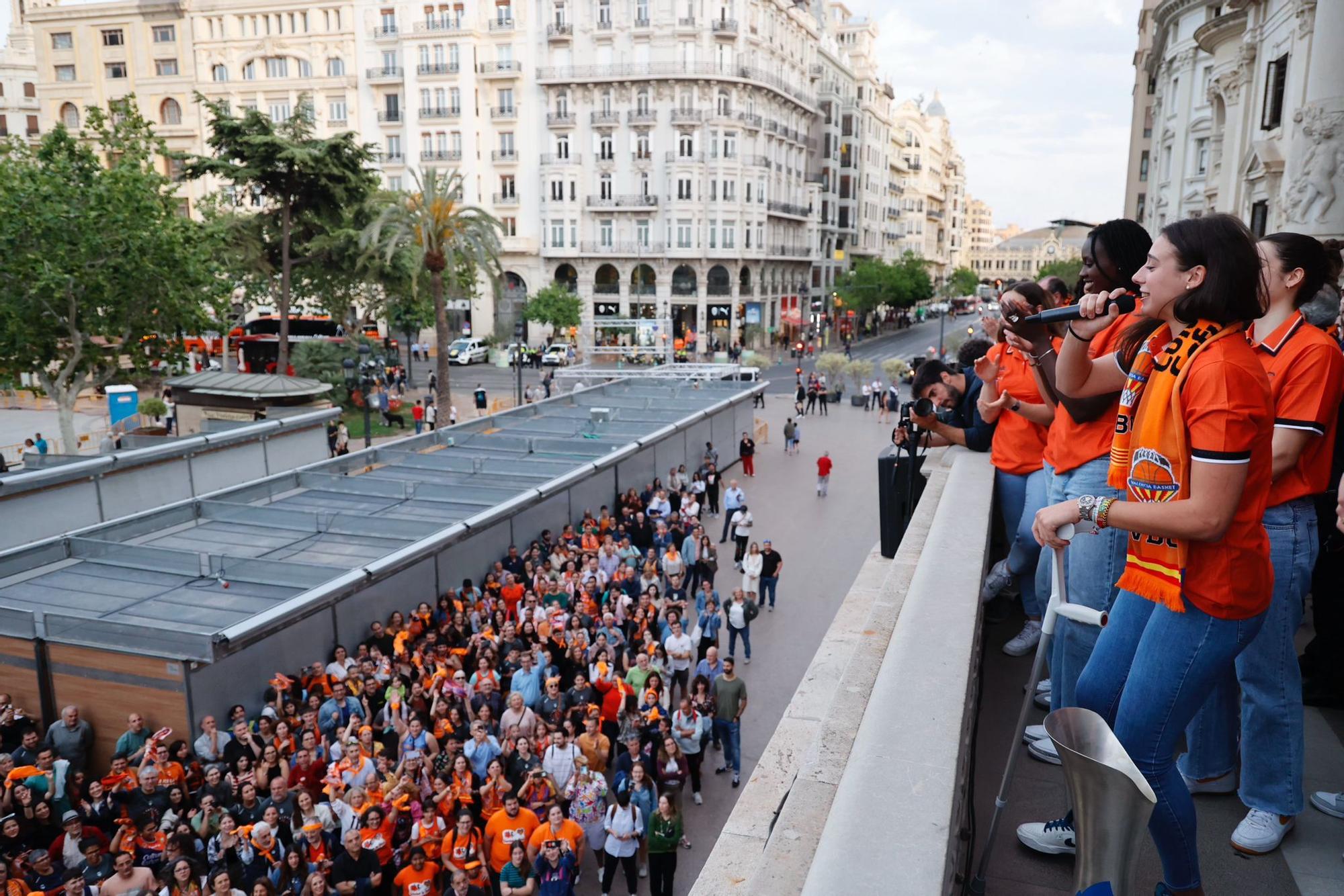 El Valencia Basket celebra en casa su triplete histórico