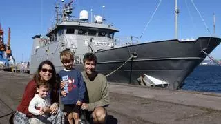 El "Arnomendi", el barco de la Armada que descansa en Gijón, enamora: "Es muy bonito de ver"
