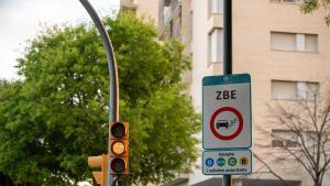 Cartel de la Zona de Bajas Emisiones de Reus.