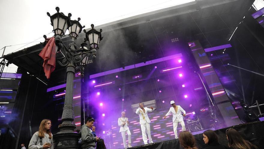 Un ‘tardeo’ con la orquesta París de Noia estrenará el 17 de mayo la plaza de la Farola
