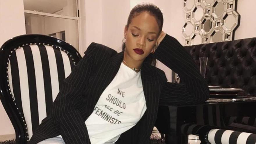 Rihanna y Natalie Portman ponen de moda una camiseta como lema feminista