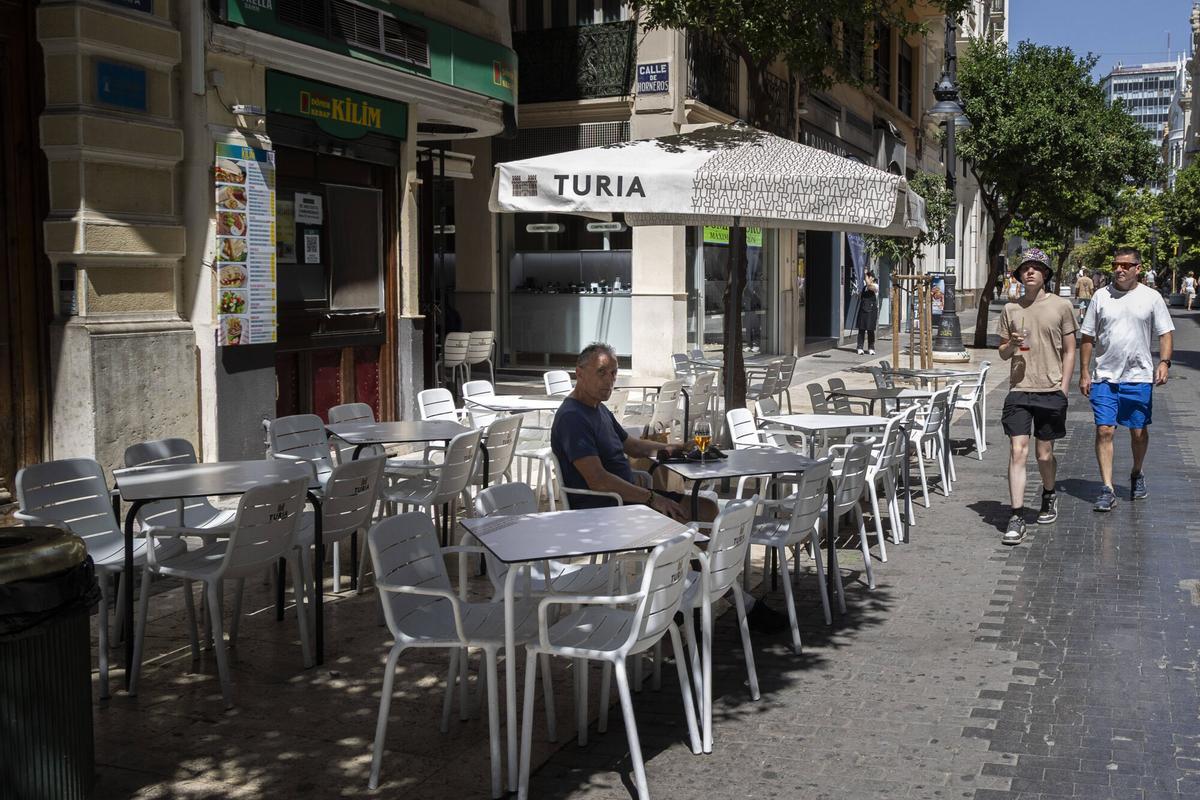 Valencia. VLC. Calor extremo en Valencia con temperaturas de hasta 43 grados y térmometros que marcan hasta 48
