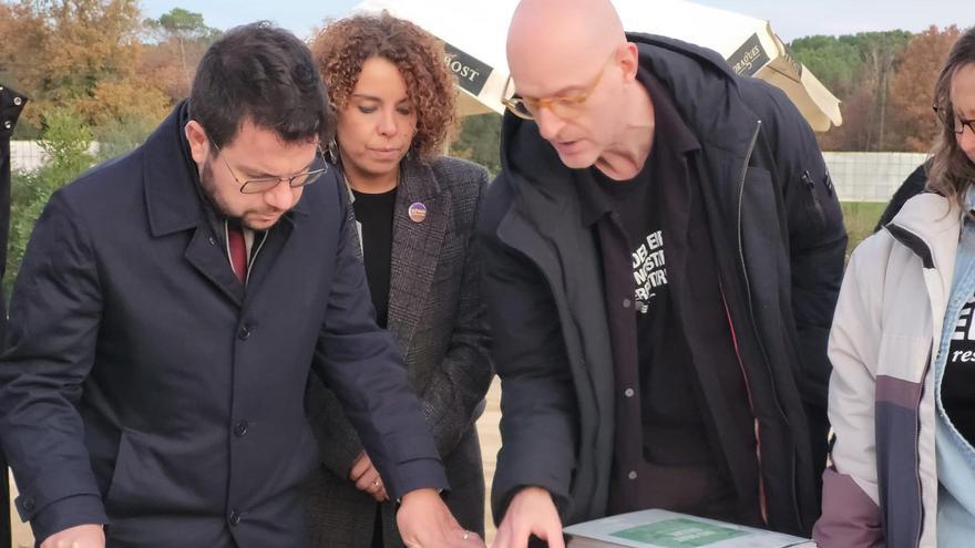 Aragonès a Riudarenes reunit amb membres de la plataforma No a la MAT Selva.