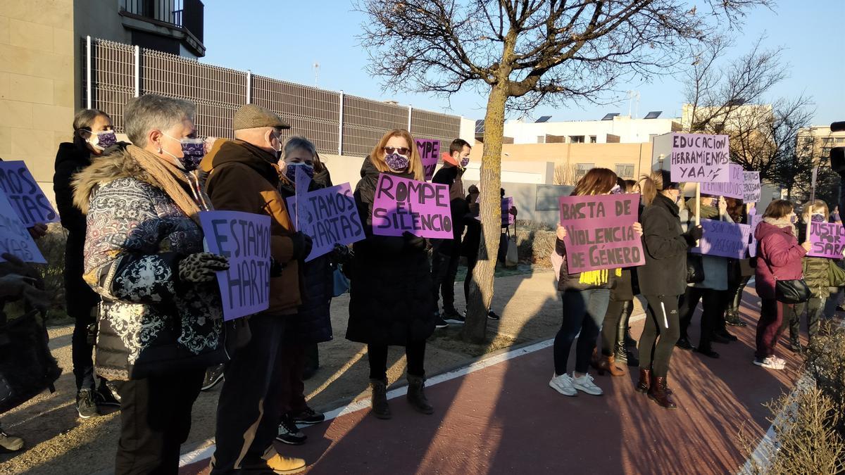 Concentración frente a los juzgados de Tudela.